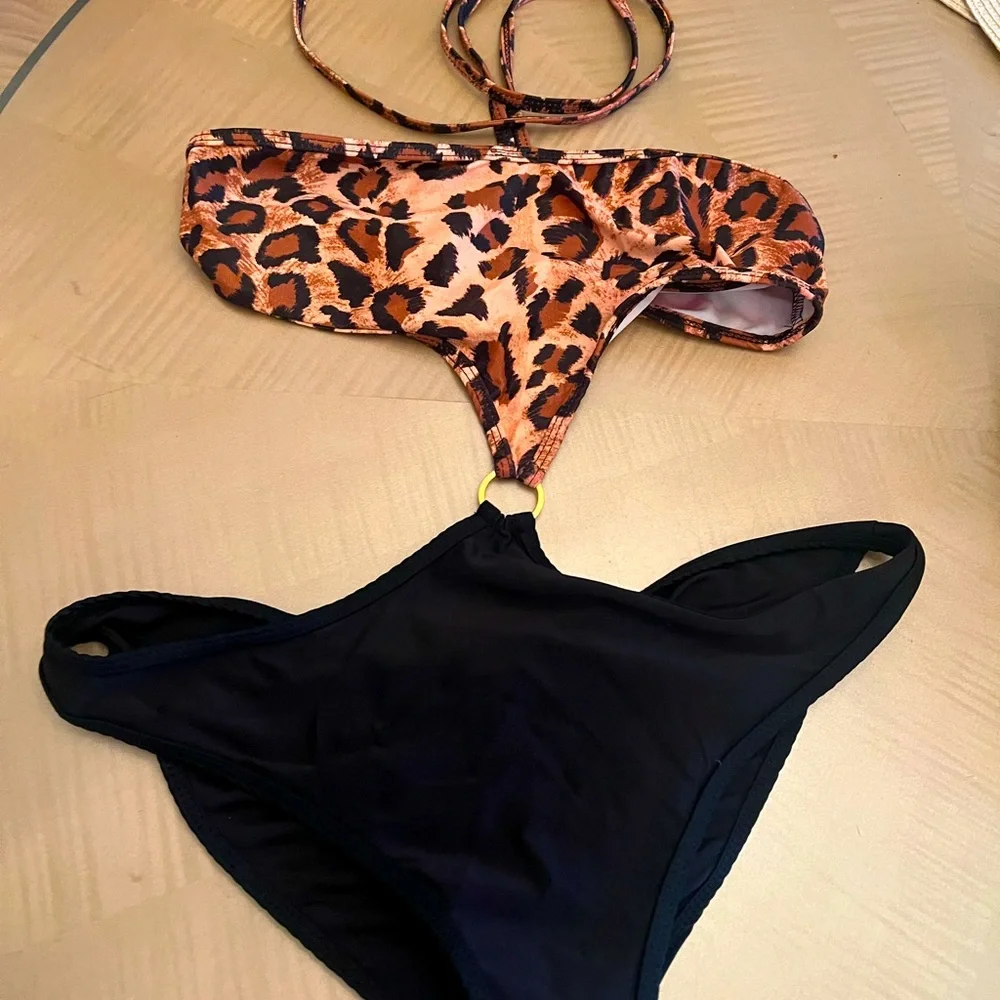 Bathing suit - Picture 1 of 1